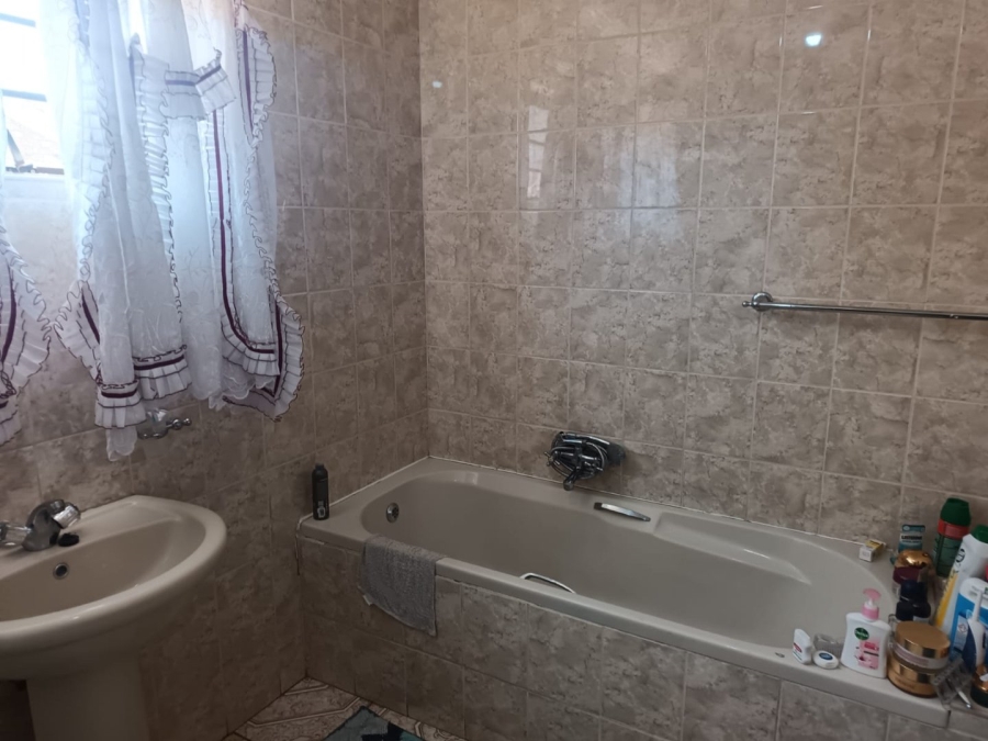 4 Bedroom Property for Sale in Minerva Gardens Northern Cape